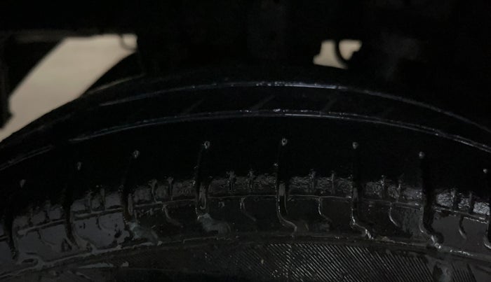 2015 Hyundai Eon ERA +, Petrol, Manual, 97,996 km, Right Rear Tyre Tread