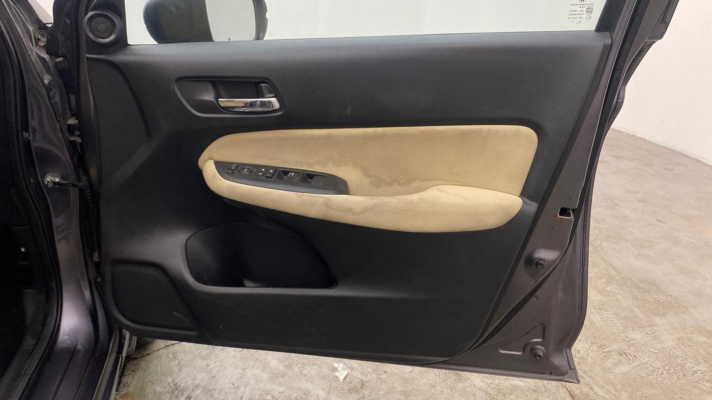 2020 Honda City 1.5L I-VTEC VX CVT, Petrol, Automatic, 1,39,616 km, Driver Side Door Panels Control