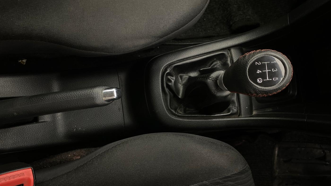 2016 Maruti Swift VXI, Petrol, Manual, 88,564 km, Gear Lever