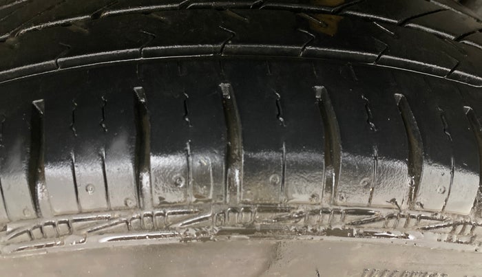 2016 Maruti Swift VXI, Petrol, Manual, 88,564 km, Left Rear Tyre Tread