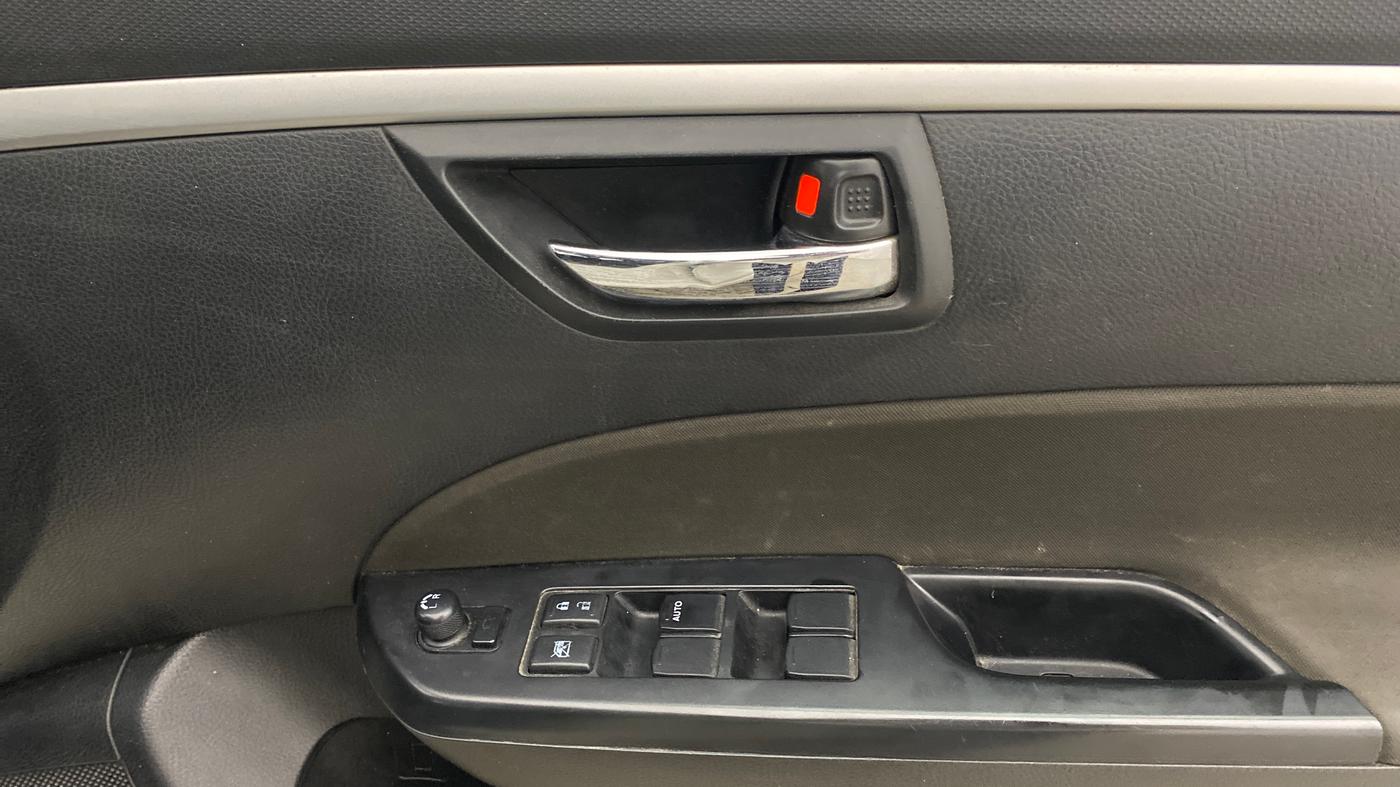 2016 Maruti Swift VXI, Petrol, Manual, 88,564 km, Driver Side Door Panels Control