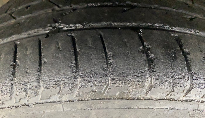 2021 Renault TRIBER RXZ AMT DUAL TONE, Petrol, Automatic, 24,825 km, Left Front Tyre Tread