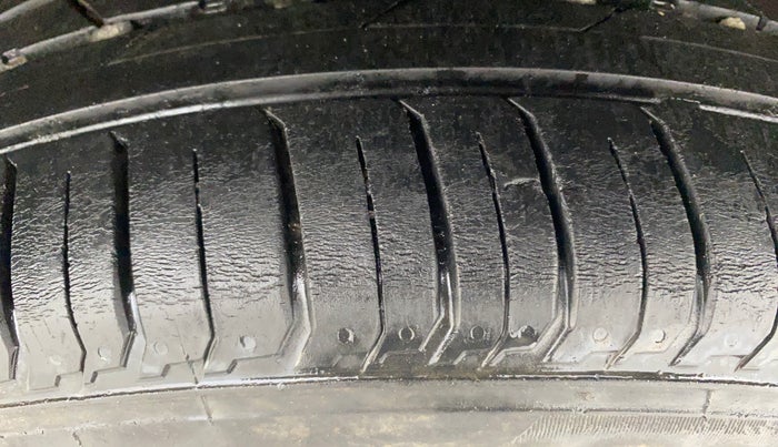 2021 Renault TRIBER RXZ AMT DUAL TONE, Petrol, Automatic, 24,825 km, Left Rear Tyre Tread