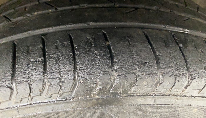 2021 Renault TRIBER RXZ AMT DUAL TONE, Petrol, Automatic, 24,825 km, Right Front Tyre Tread