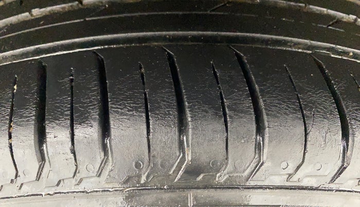 2021 Renault TRIBER RXZ AMT DUAL TONE, Petrol, Automatic, 24,825 km, Right Rear Tyre Tread