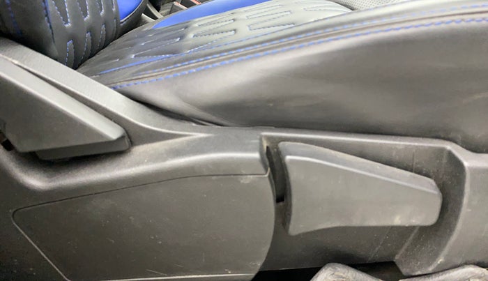 2021 Renault TRIBER RXZ AMT DUAL TONE, Petrol, Automatic, 24,825 km, Driver Side Adjustment Panel