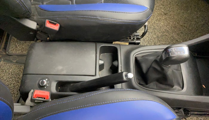 2021 Renault TRIBER RXZ AMT DUAL TONE, Petrol, Automatic, 24,825 km, Gear Lever