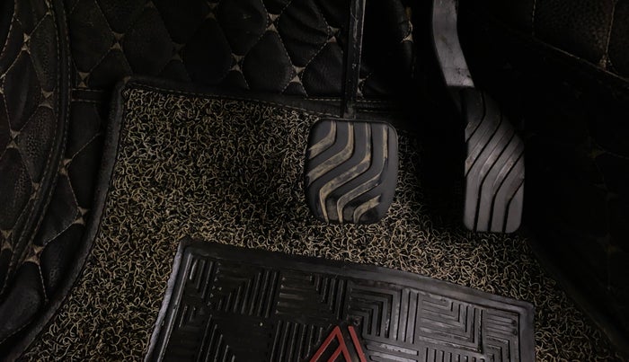 2021 Renault TRIBER RXZ AMT DUAL TONE, Petrol, Automatic, 24,825 km, Pedals