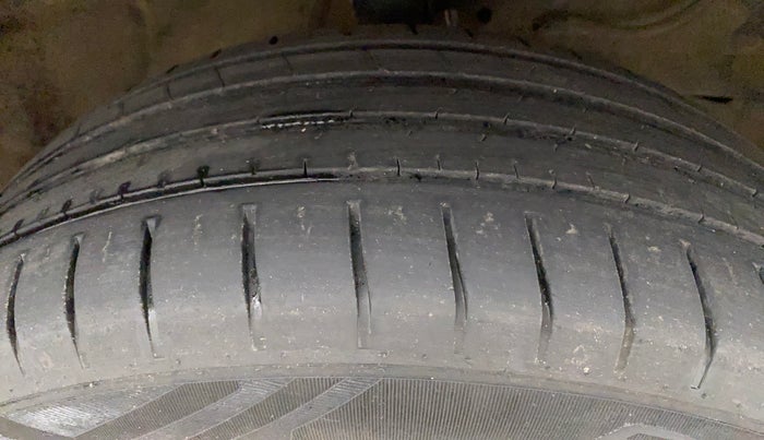 2017 Maruti Baleno ZETA CVT PETROL 1.2, Petrol, Automatic, 78,967 km, Right Front Tyre Tread