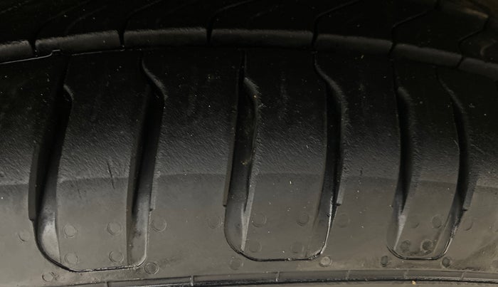 2023 KIA SELTOS X LINE 1.5 DIESEL AT, Diesel, Automatic, 35,227 km, Right Front Tyre Tread