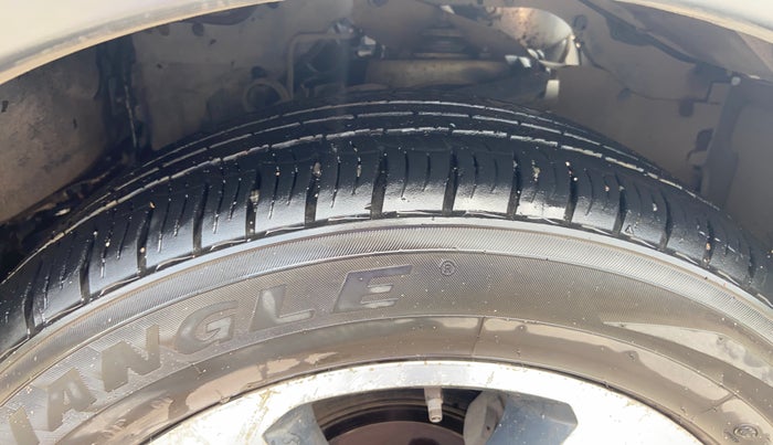 2017 Tata Hexa XT 4X4 6 STR, Diesel, Manual, 1,25,081 km, Right Front Tyre Tread