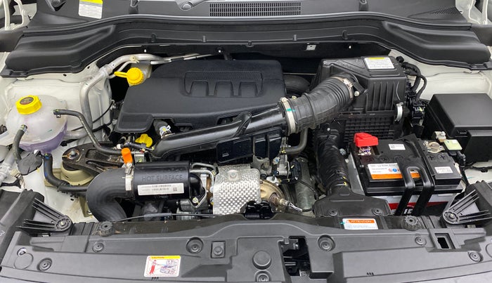 2022 Mahindra XUV300 W6 1.2 PETROL, Petrol, Manual, 1,678 km, Open Bonet