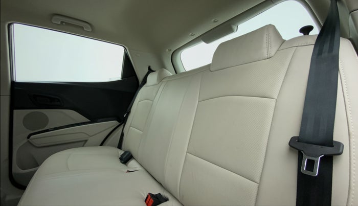 2022 Mahindra XUV300 W6 1.2 PETROL, Petrol, Manual, 1,678 km, Right Side Rear Door Cabin