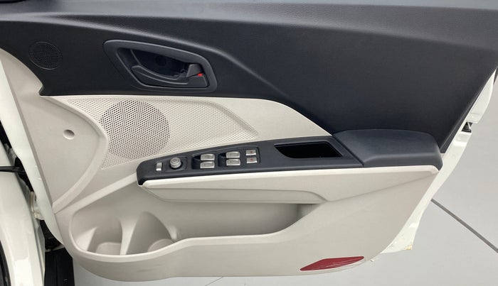 2022 Mahindra XUV300 W6 1.2 PETROL, Petrol, Manual, 1,678 km, Driver Side Door Panels Control