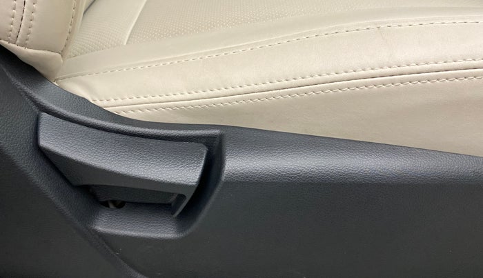 2022 Mahindra XUV300 W6 1.2 PETROL, Petrol, Manual, 1,678 km, Driver Side Adjustment Panel