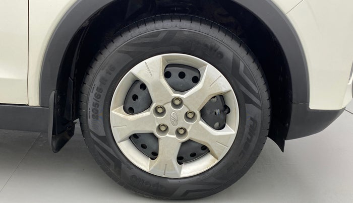 2022 Mahindra XUV300 W6 1.2 PETROL, Petrol, Manual, 1,678 km, Right Front Wheel