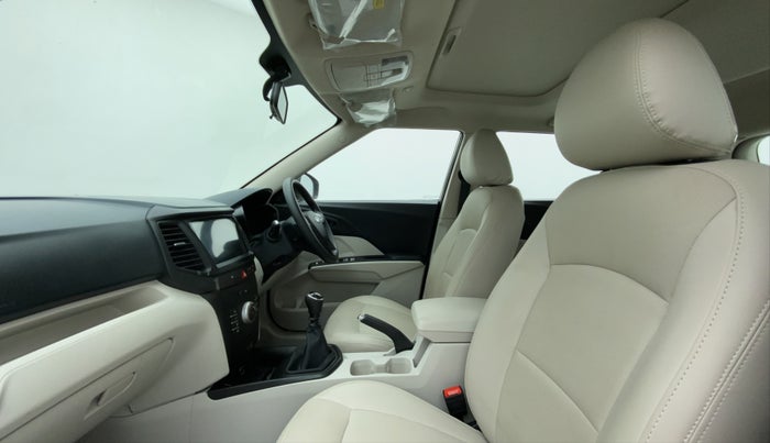 2022 Mahindra XUV300 W6 1.2 PETROL, Petrol, Manual, 1,678 km, Right Side Front Door Cabin