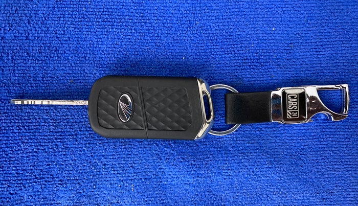 2022 Mahindra XUV300 W6 1.2 PETROL, Petrol, Manual, 1,678 km, Key Close Up
