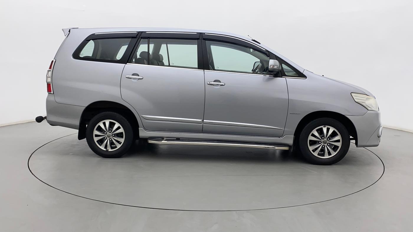 2015 Toyota Innova 2.5 VX 8 STR, Diesel, Manual, 83,333 km, Right Side View
