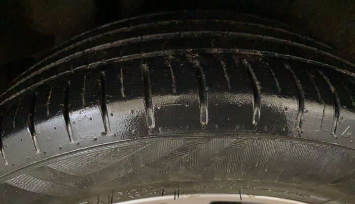 2017 Maruti Ciaz ALPHA 1.4 PETROL, Petrol, Manual, 35,365 km, Right Rear Tyre Tread