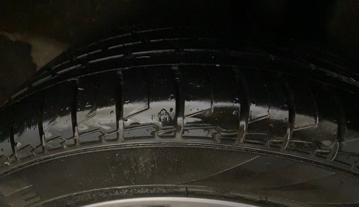 2017 Maruti Ciaz ALPHA 1.4 PETROL, Petrol, Manual, 35,365 km, Left Rear Tyre Tread