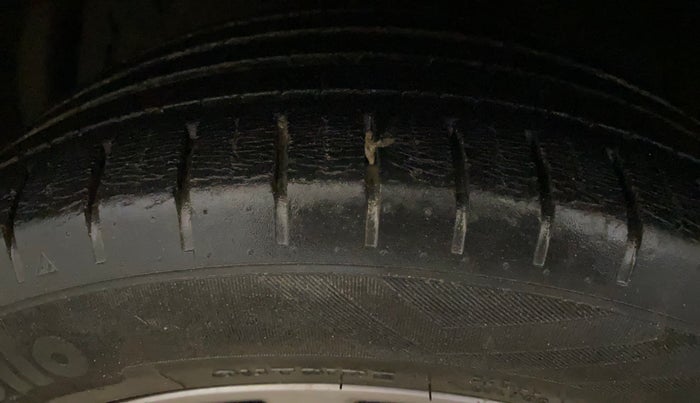 2017 Maruti Ciaz ALPHA 1.4 PETROL, Petrol, Manual, 35,365 km, Left Front Tyre Tread