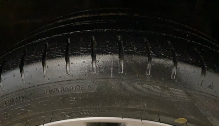 2017 Maruti Ciaz ALPHA 1.4 PETROL, Petrol, Manual, 35,365 km, Right Front Tyre Tread