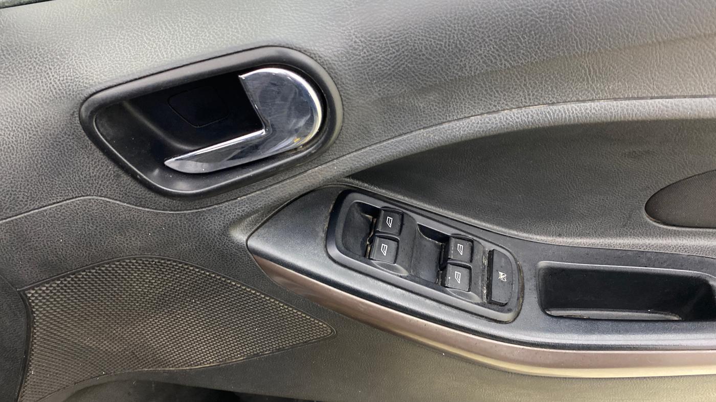 2018 Ford FREESTYLE TITANIUM 1.2 PETROL, Petrol, Manual, 78,054 km, Driver Side Door Panels Control