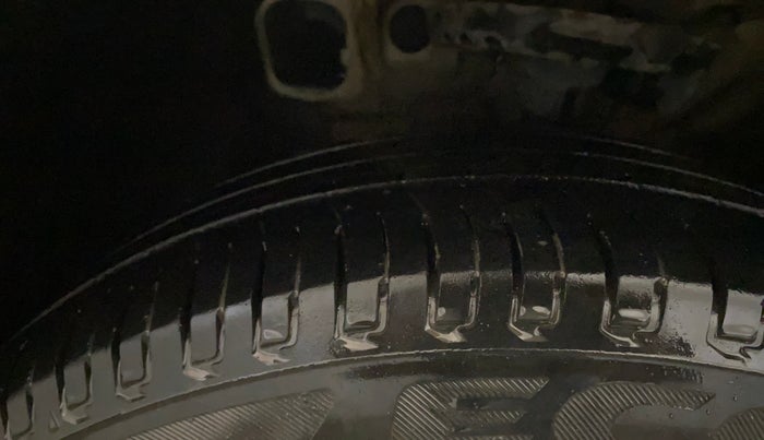 2018 Hyundai Verna 1.4 E PETROL, Petrol, Manual, 24,938 km, Left Front Tyre Tread