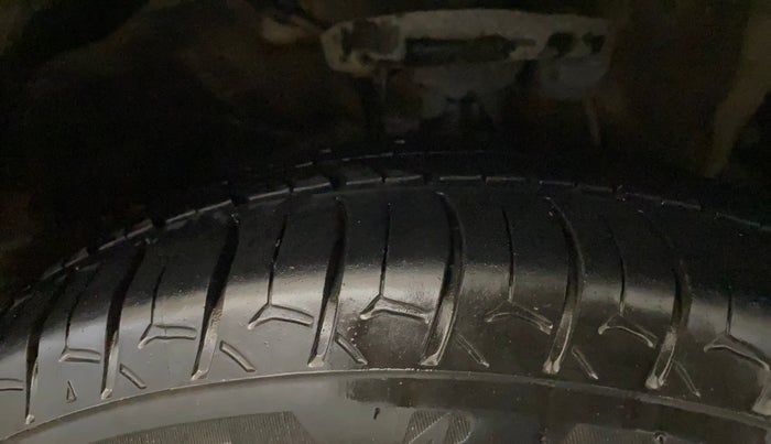 2018 Hyundai Verna 1.4 E PETROL, Petrol, Manual, 24,938 km, Right Front Tyre Tread