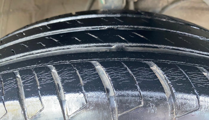 2021 Maruti Swift VXI, Petrol, Manual, 51,813 km, Right Front Tyre Tread