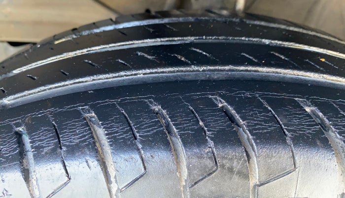 2021 Maruti Swift VXI, Petrol, Manual, 51,813 km, Left Front Tyre Tread