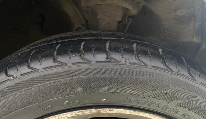 2015 Hyundai i20 Active 1.4 SX, Diesel, Manual, 1,28,412 km, Right Front Tyre Tread