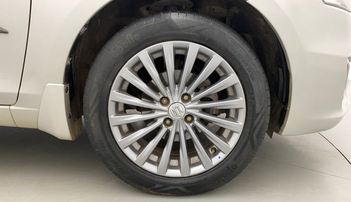 2015 Maruti Ciaz ZXI+, Petrol, Manual, 1,10,844 km, Right Front Wheel
