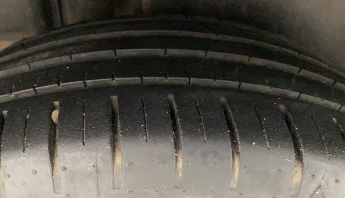 2015 Maruti Ciaz ZXI+, Petrol, Manual, 1,10,844 km, Right Rear Tyre Tread