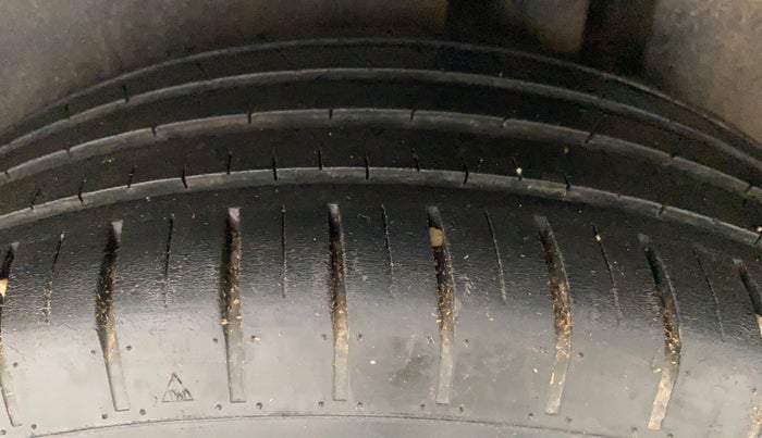 2015 Maruti Ciaz ZXI+, Petrol, Manual, 1,10,844 km, Left Rear Tyre Tread