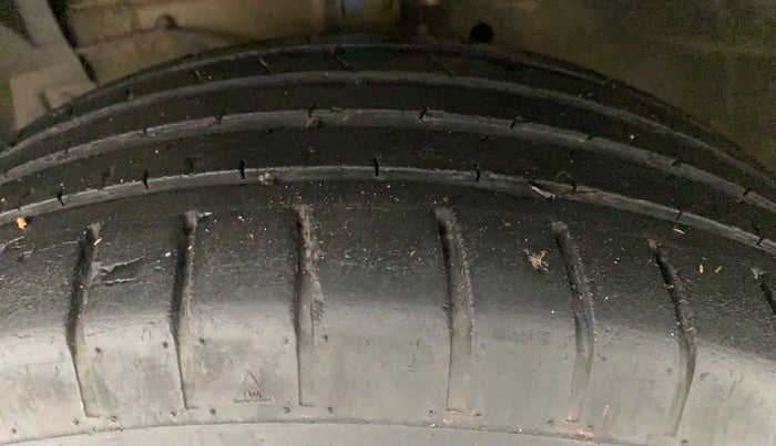 2015 Maruti Ciaz ZXI+, Petrol, Manual, 1,10,844 km, Left Front Tyre Tread