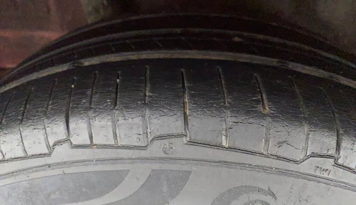 2012 Honda Brio V MT, Petrol, Manual, 67,091 km, Right Rear Tyre Tread