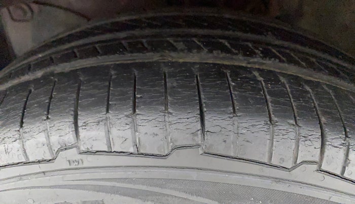 2012 Honda Brio V MT, Petrol, Manual, 67,091 km, Left Front Tyre Tread