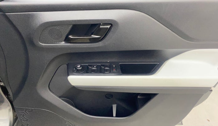 2022 Tata PUNCH ACCOMPLISHED MT, Petrol, Manual, 15,230 km, Driver Side Door Panels Control