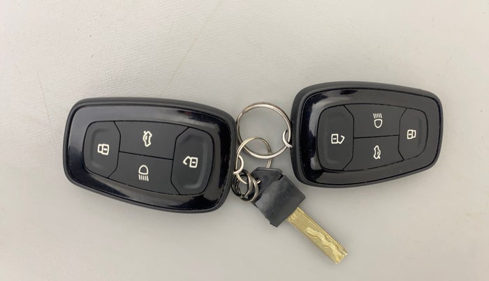 2022 Tata PUNCH ACCOMPLISHED MT, Petrol, Manual, 15,230 km, Key Close Up