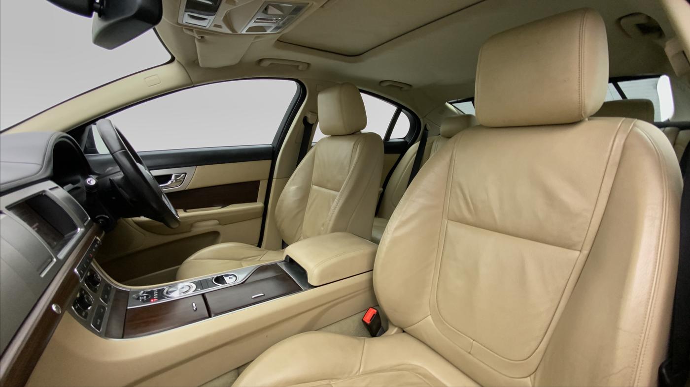 2015 Jaguar XF 2.2 DIESEL, Diesel, Automatic, 48,304 km, Right Side Front Door Cabin