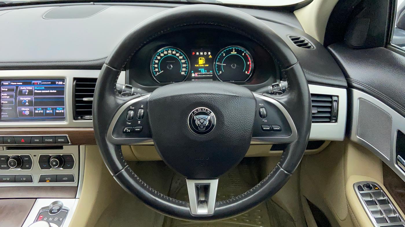 2015 Jaguar XF 2.2 DIESEL, Diesel, Automatic, 48,304 km, Steering Wheel Close Up