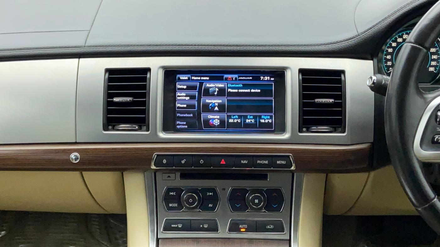 2015 Jaguar XF 2.2 DIESEL, Diesel, Automatic, 48,304 km, Air Conditioner
