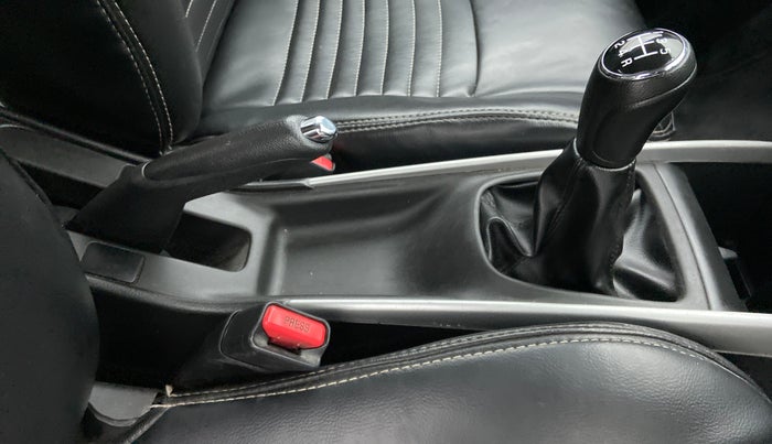 2017 Maruti Baleno DELTA PETROL 1.2, Petrol, Manual, 81,917 km, Gear Lever