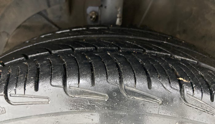 2017 Maruti Baleno DELTA PETROL 1.2, Petrol, Manual, 81,917 km, Left Front Tyre Tread