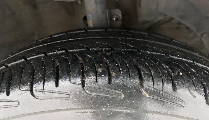 2017 Maruti Baleno DELTA PETROL 1.2, Petrol, Manual, 81,917 km, Right Front Tyre Tread