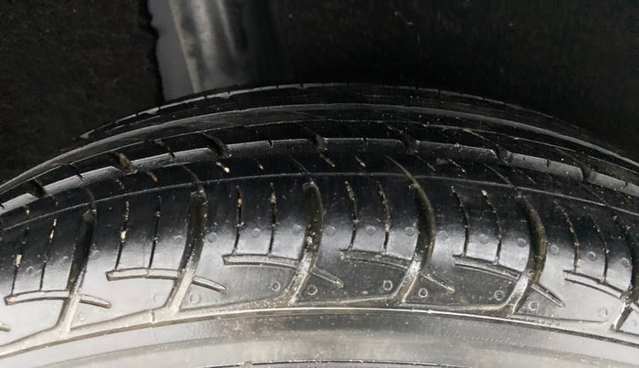 2017 Maruti Baleno DELTA PETROL 1.2, Petrol, Manual, 81,917 km, Right Rear Tyre Tread