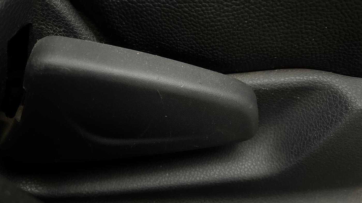 2015 Renault Kwid RXT 0.8, Petrol, Manual, 71,341 km, Driver Side Adjustment Panel