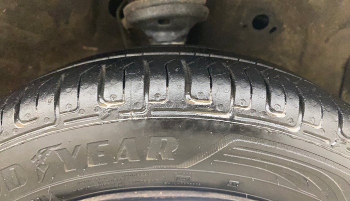 2015 Maruti Wagon R 1.0 VXI, Petrol, Manual, 1,08,880 km, Right Front Tyre Tread